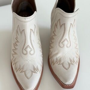Ariat “Dixon” Cream Embroidered Ankle Boots